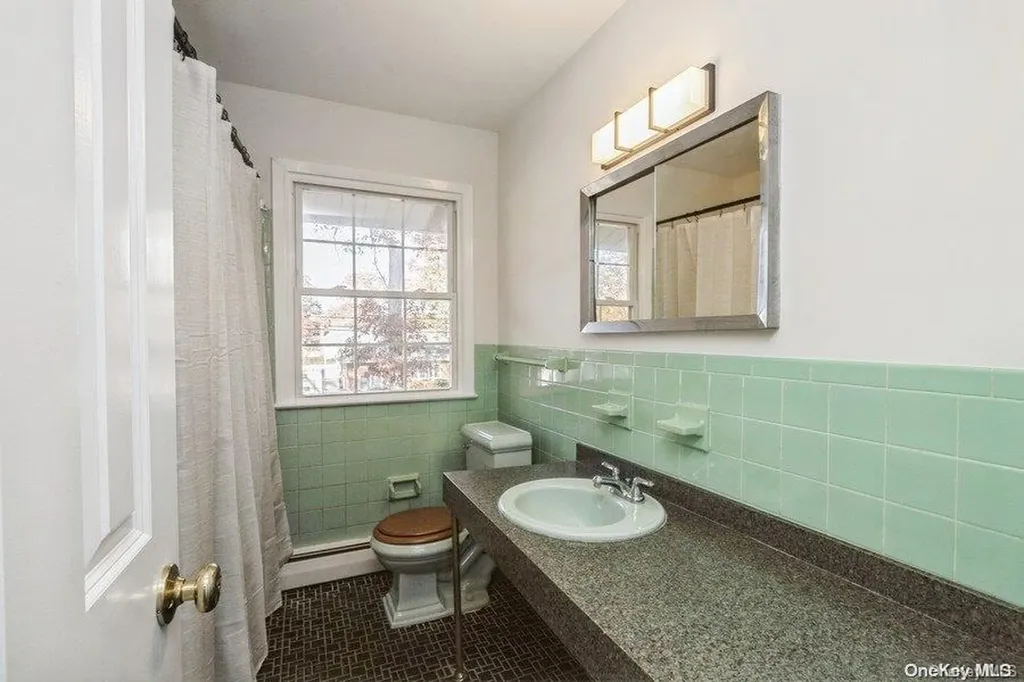 406 Walker Street West Babylon NY 11704