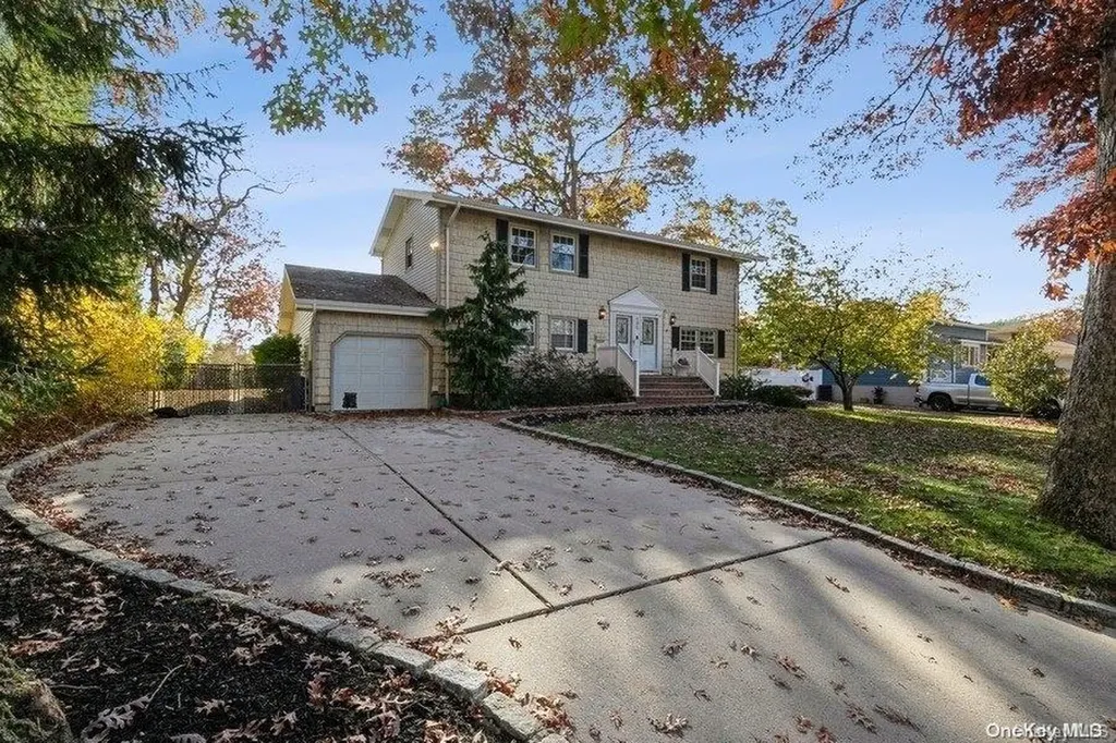 406 Walker Street West Babylon NY 11704