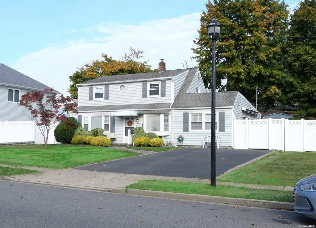7 Bell Lane Levittown NY 11756