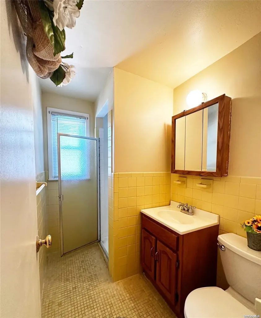 7 Bell Lane Levittown NY 11756