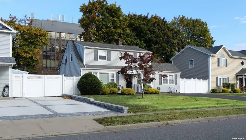 7 Bell Lane Levittown NY 11756