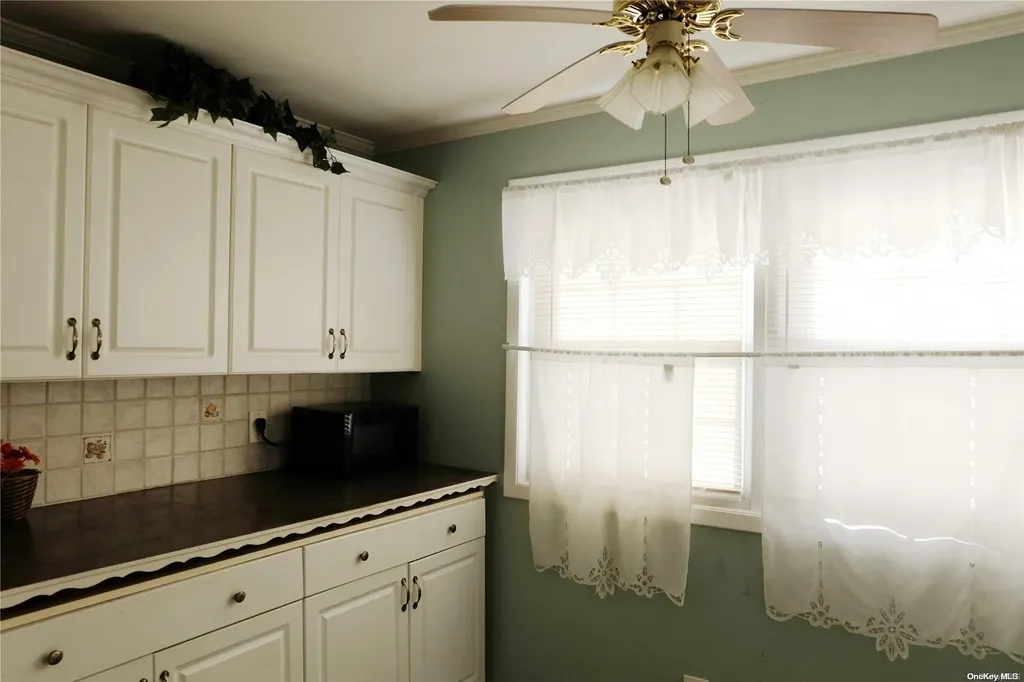 7 Bell Lane Levittown NY 11756
