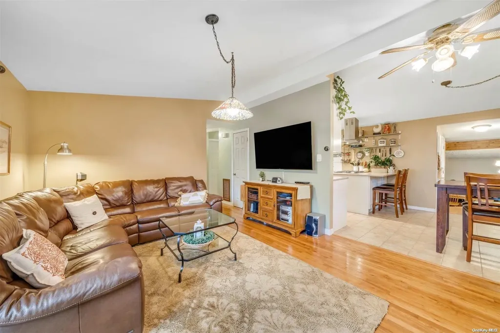 3 Peter Road Ronkonkoma NY 11779