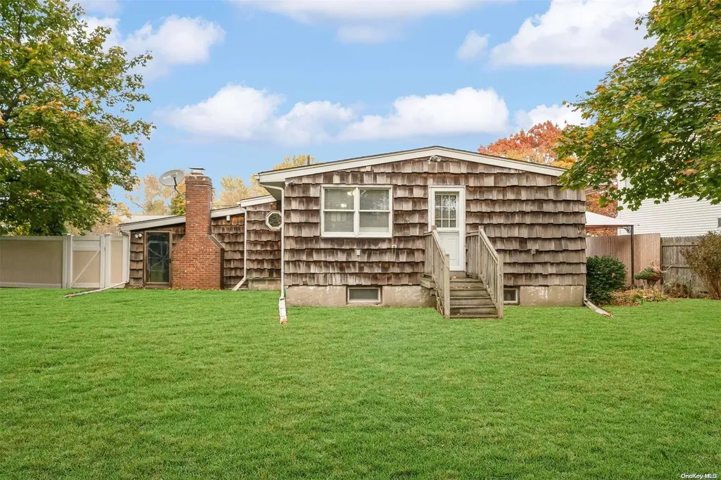 3 Peter Road Ronkonkoma NY 11779