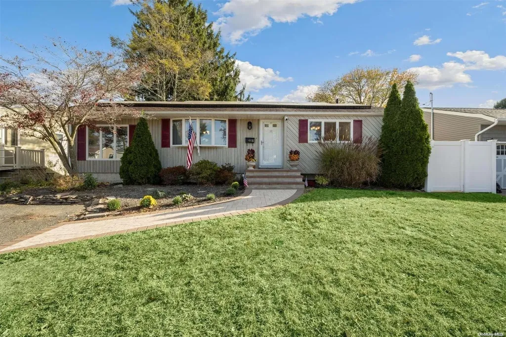 36 Calvert Avenue Commack NY 11725