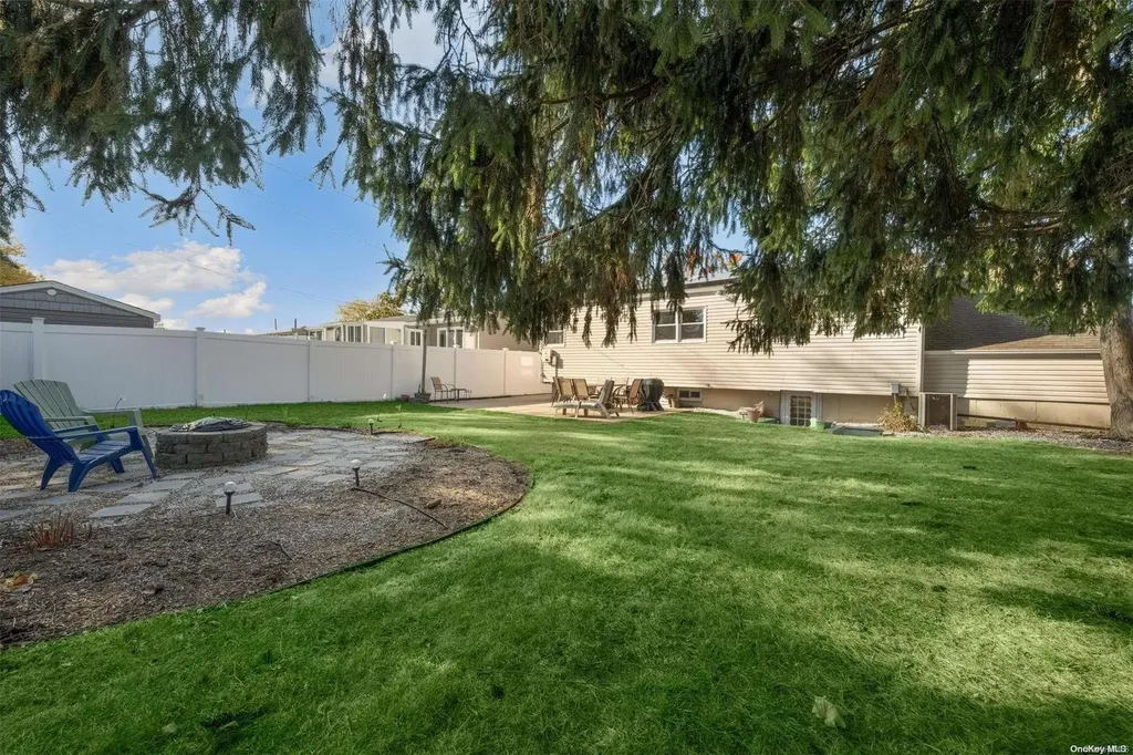 36 Calvert Avenue Commack NY 11725