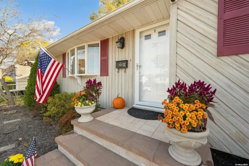 36 Calvert Avenue Commack NY 11725