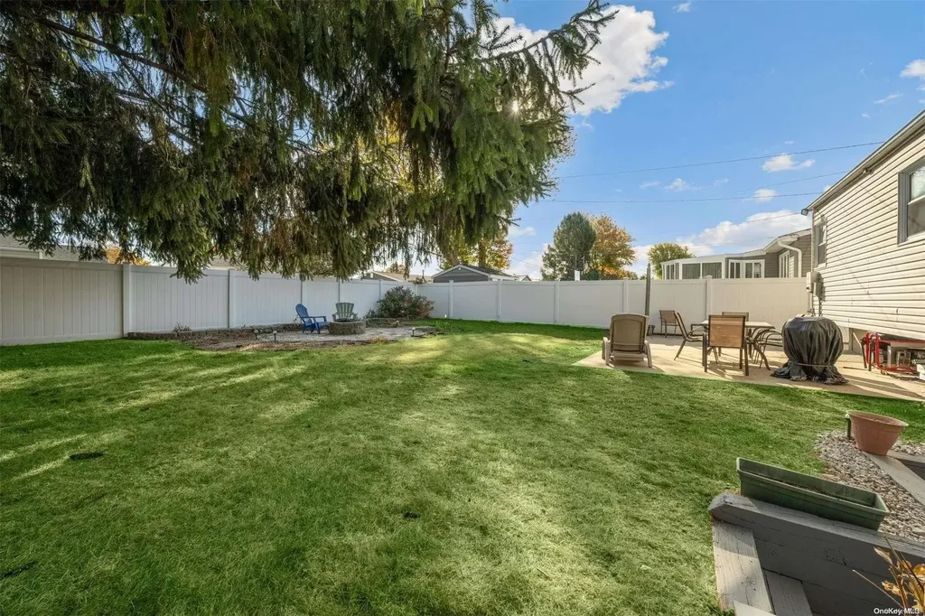 36 Calvert Avenue Commack NY 11725
