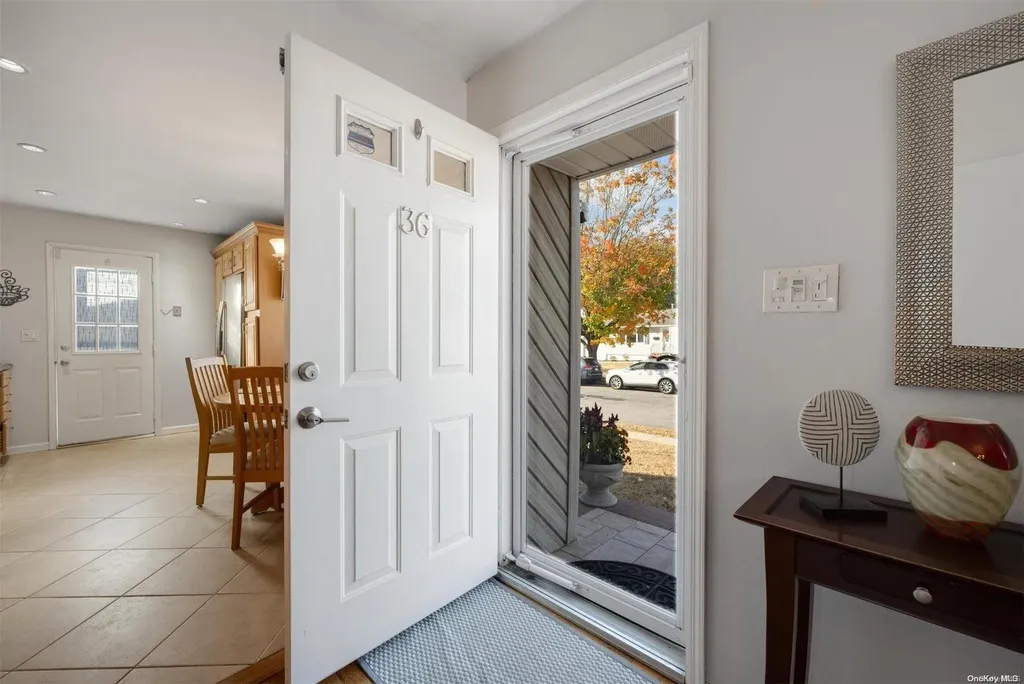 36 Calvert Avenue Commack NY 11725
