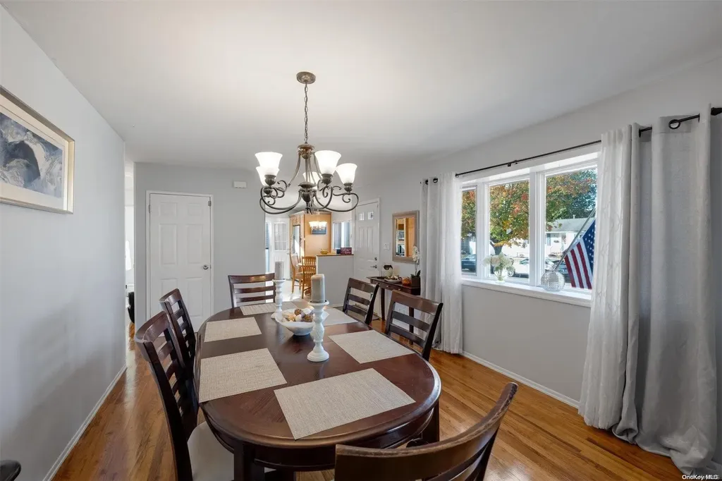 36 Calvert Avenue Commack NY 11725