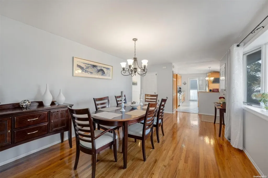 36 Calvert Avenue Commack NY 11725