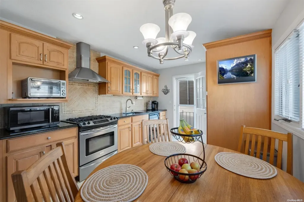 36 Calvert Avenue Commack NY 11725