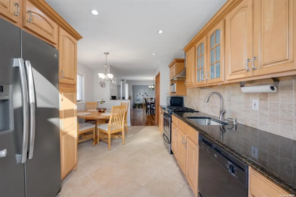 36 Calvert Avenue Commack NY 11725