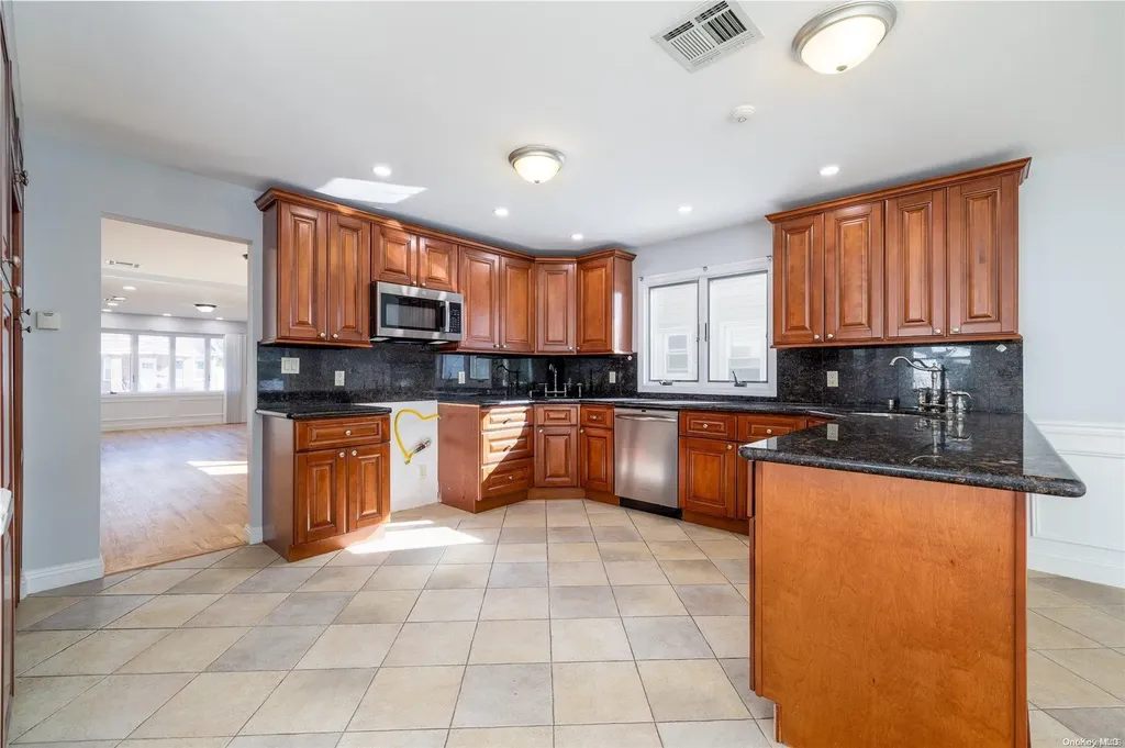341 Daub Avenue Hewlett NY 11557