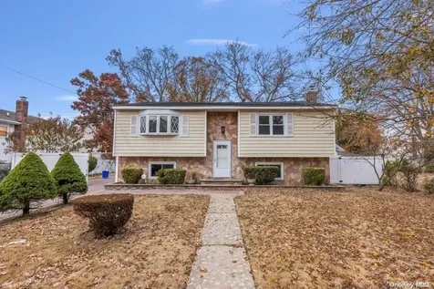 59 Benburb Street Amityville NY 11701