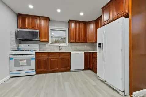 59 Benburb Street Amityville NY 11701