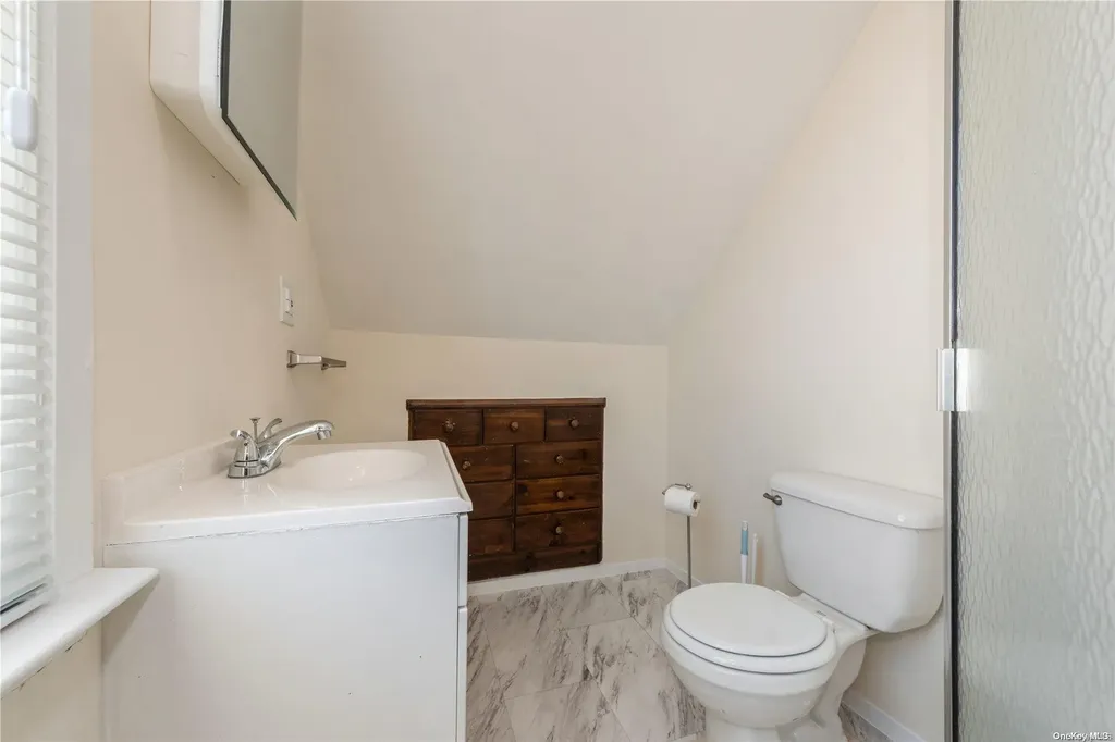 106 Barwick Boulevard Mineola NY 11501