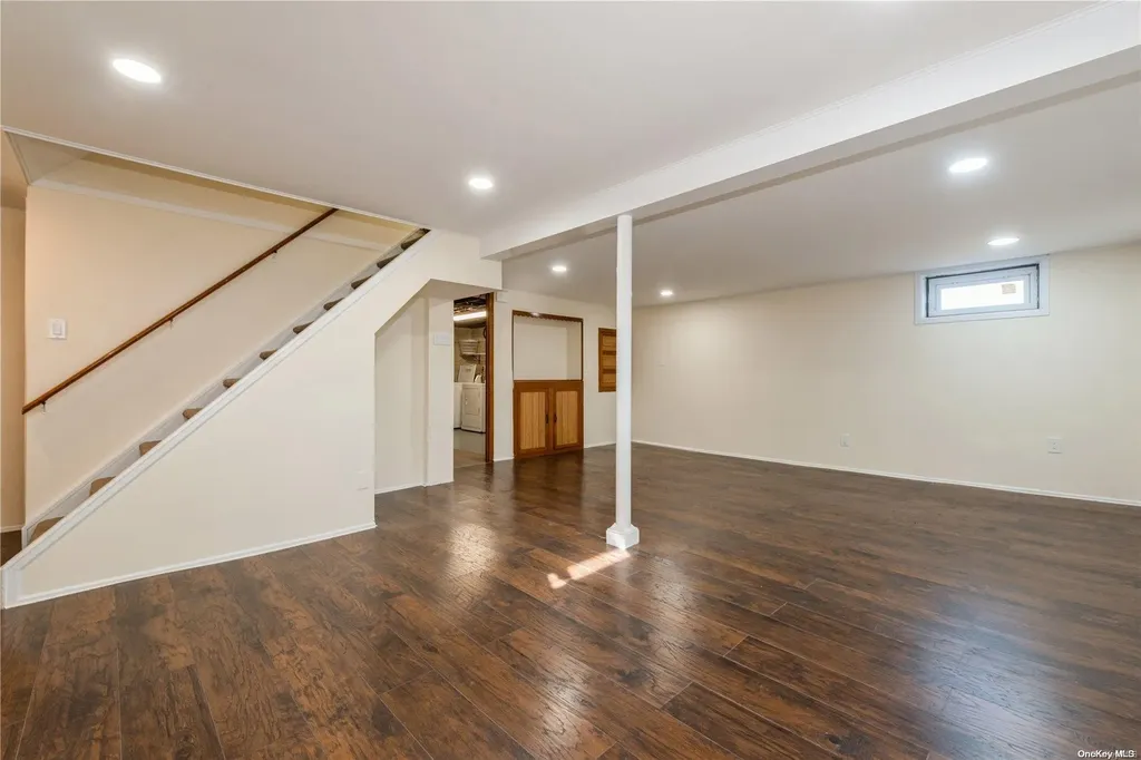 106 Barwick Boulevard Mineola NY 11501