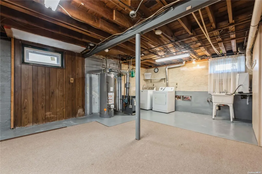 106 Barwick Boulevard Mineola NY 11501