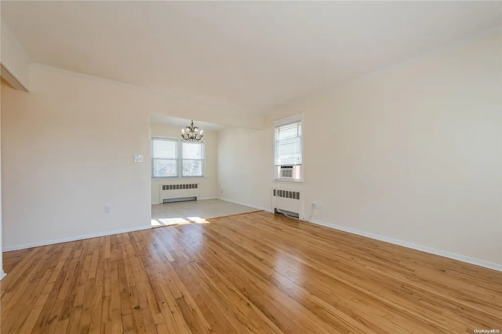 106 Barwick Boulevard Mineola NY 11501