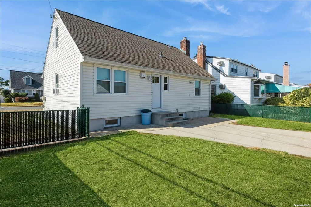 106 Barwick Boulevard Mineola NY 11501