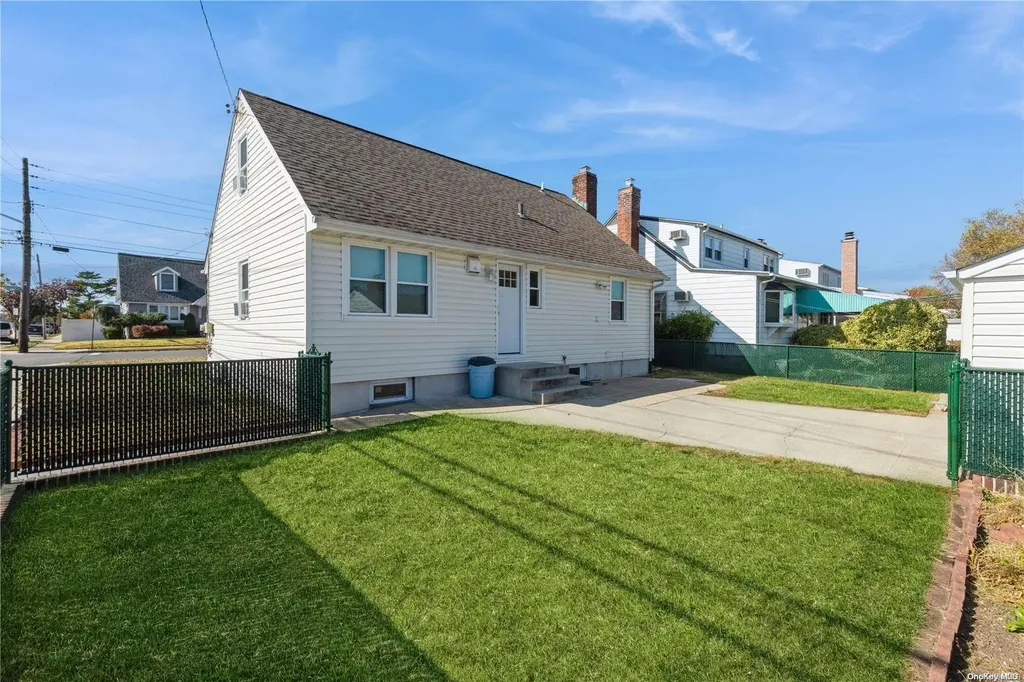106 Barwick Boulevard Mineola NY 11501