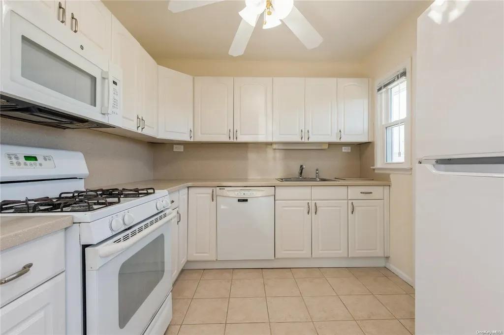 106 Barwick Boulevard Mineola NY 11501