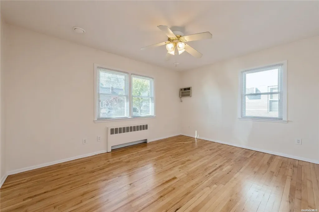 106 Barwick Boulevard Mineola NY 11501