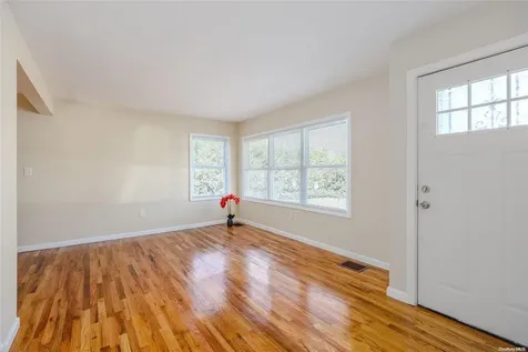 3 Emerald Lane S Amityville NY 11701