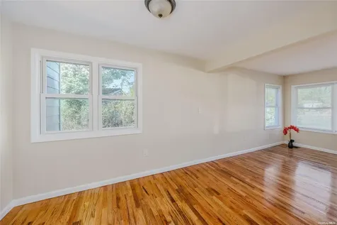 3 Emerald Lane S Amityville NY 11701