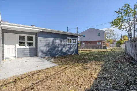 3 Emerald Lane S Amityville NY 11701