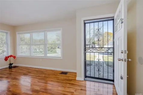 3 Emerald Lane S Amityville NY 11701