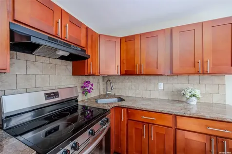 3 Emerald Lane S Amityville NY 11701