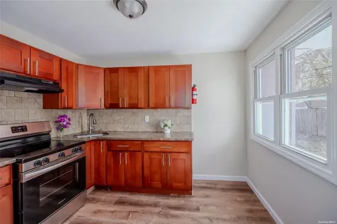 3 Emerald Lane S Amityville NY 11701