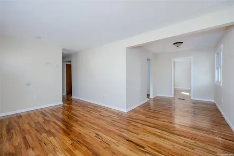 3 Emerald Lane S Amityville NY 11701