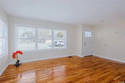3 Emerald Lane S Amityville NY 11701