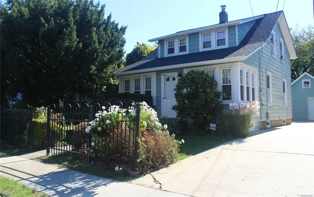 175 Smith Street Merrick NY 11566