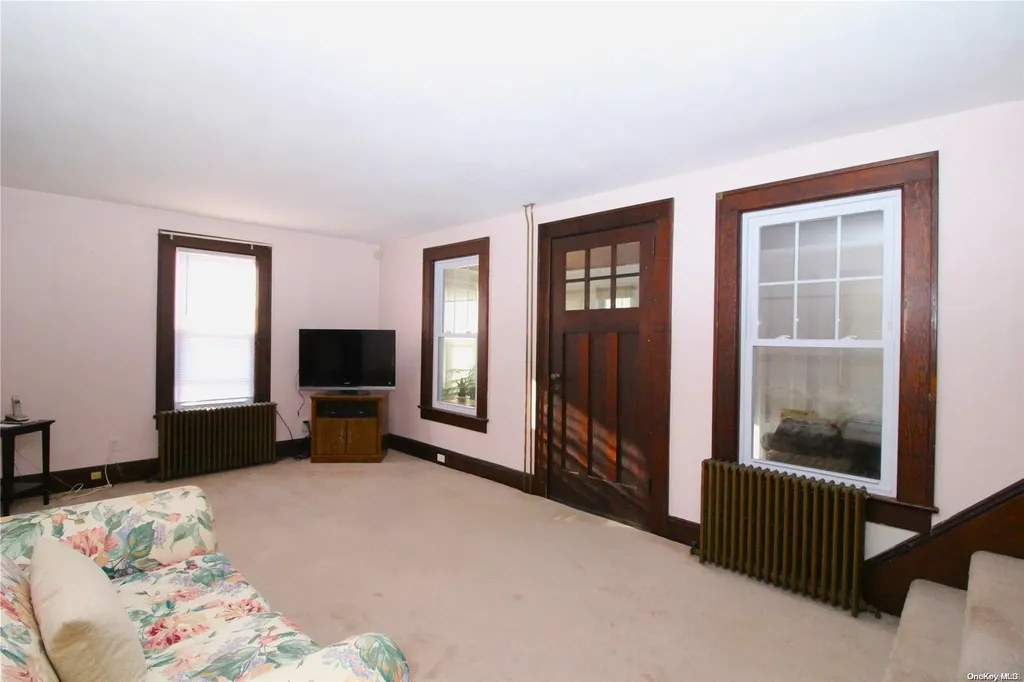 175 Smith Street Merrick NY 11566