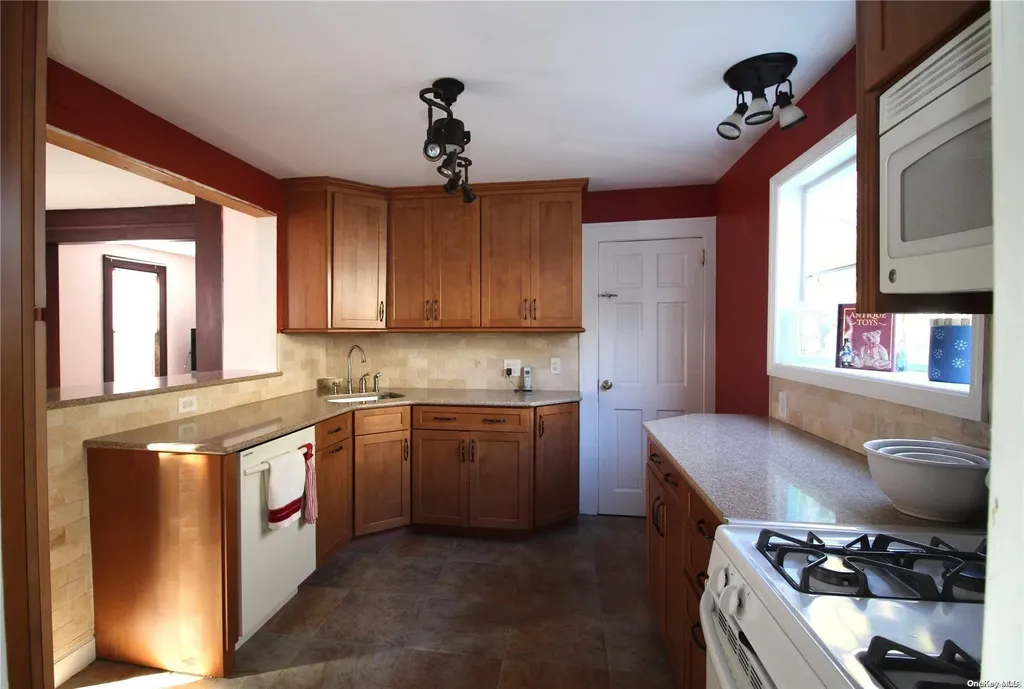 175 Smith Street Merrick NY 11566