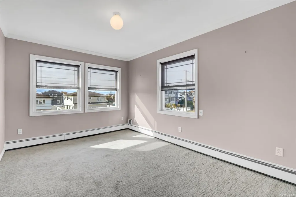 414 Venetian Boulevard Lindenhurst NY 11757