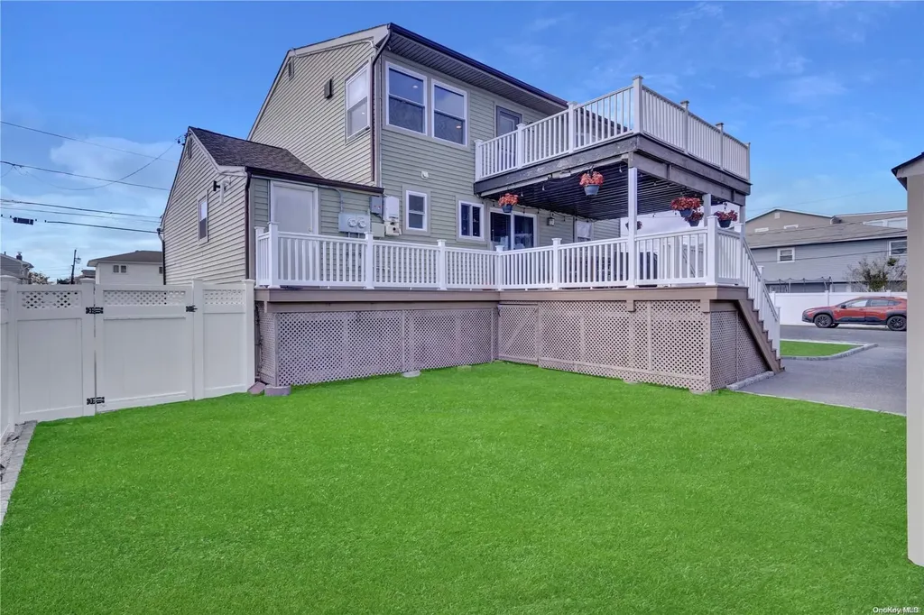 414 Venetian Boulevard Lindenhurst NY 11757