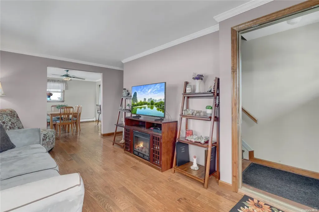 414 Venetian Boulevard Lindenhurst NY 11757