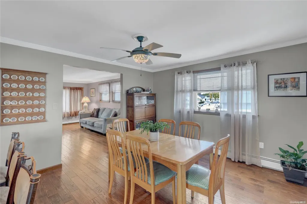 414 Venetian Boulevard Lindenhurst NY 11757
