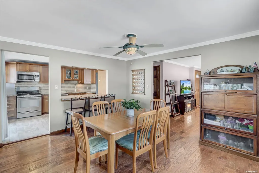 414 Venetian Boulevard Lindenhurst NY 11757