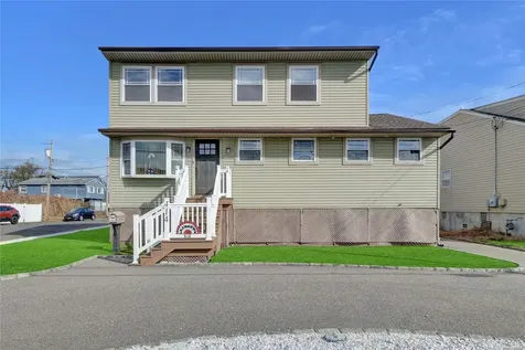 414 Venetian Boulevard Lindenhurst NY 11757