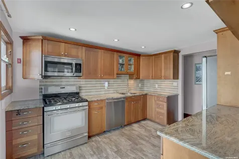 414 Venetian Boulevard Lindenhurst NY 11757