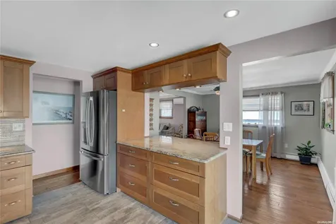 414 Venetian Boulevard Lindenhurst NY 11757