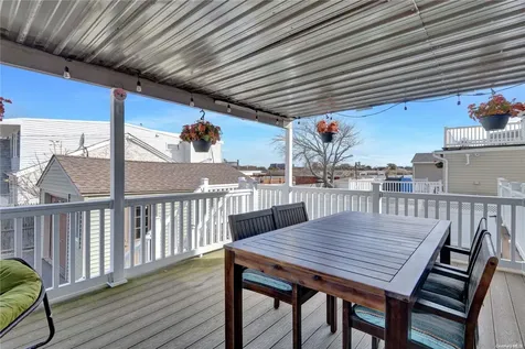 414 Venetian Boulevard Lindenhurst NY 11757