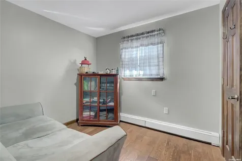 414 Venetian Boulevard Lindenhurst NY 11757