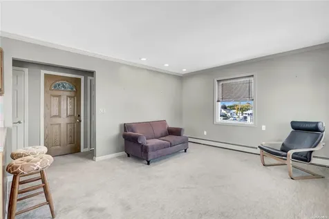 414 Venetian Boulevard Lindenhurst NY 11757